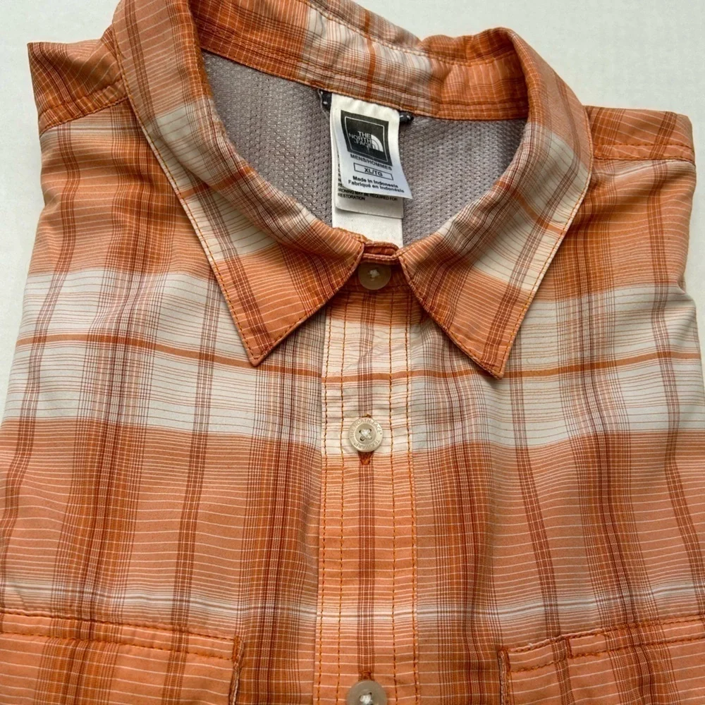 The NorthFace orange & white vapor-wick plaid button down mens shirt Sz XL.  D20